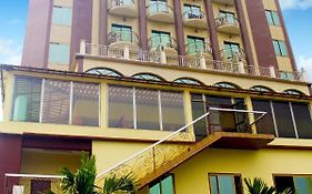 Felicia Hotel Yaoundé Exterior photo