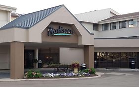 Radisson Hotel Detroit-Farmington Hills Exterior photo