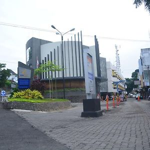 Yunna Hotel Lampung Bandar Lampung Exterior photo