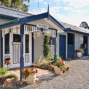 Hotel The Stables Wandin North Exterior photo