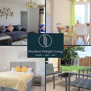 Dwellers Delight Living Ltd Serviced Accommodation, Chigwell, London 3 Bedroom House, Upto 7 Guests, Free Wifi & Parking Exterior photo