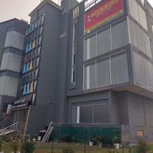 Roost Stay Hotel Gurgaon Exterior photo