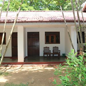 Polonnaruwa Holiday Inn Exterior photo