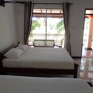 Man Guest Polonnaruwa Hotel Exterior photo