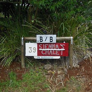 Siennas Chalet Bed and Breakfast Maleny Exterior photo