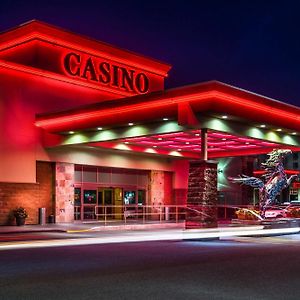 Deerfoot Inn And Casino YYC Exterior photo