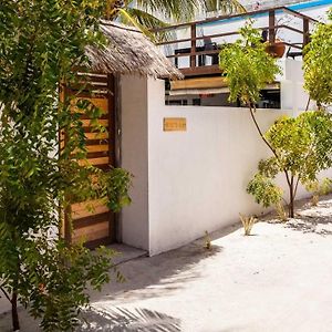 Bito'S Gh Hotel Himmafushi Exterior photo
