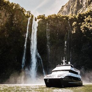 Milford Sound Overnight Cruise - Fiordland Discovery Hotel Exterior photo