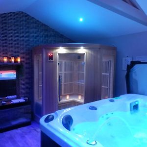 Suite luxe avec sauna et jacuzzi privée Lambesc Exterior photo