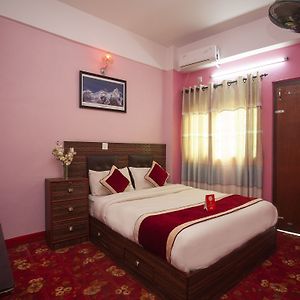 Oyo 195 Global Hotel And Resort Katmandú Exterior photo