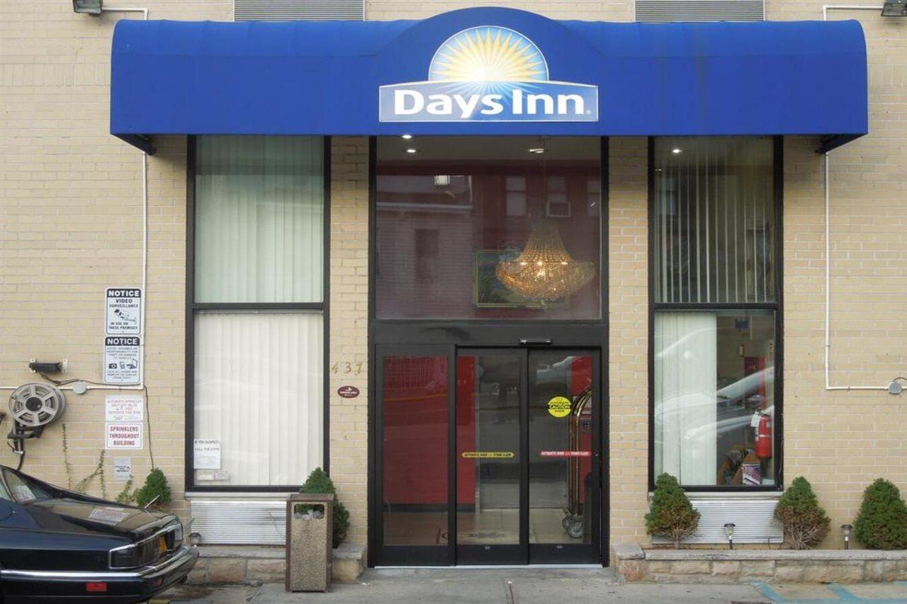 Days Inn By Wyndham Brooklyn Nueva York Exterior foto