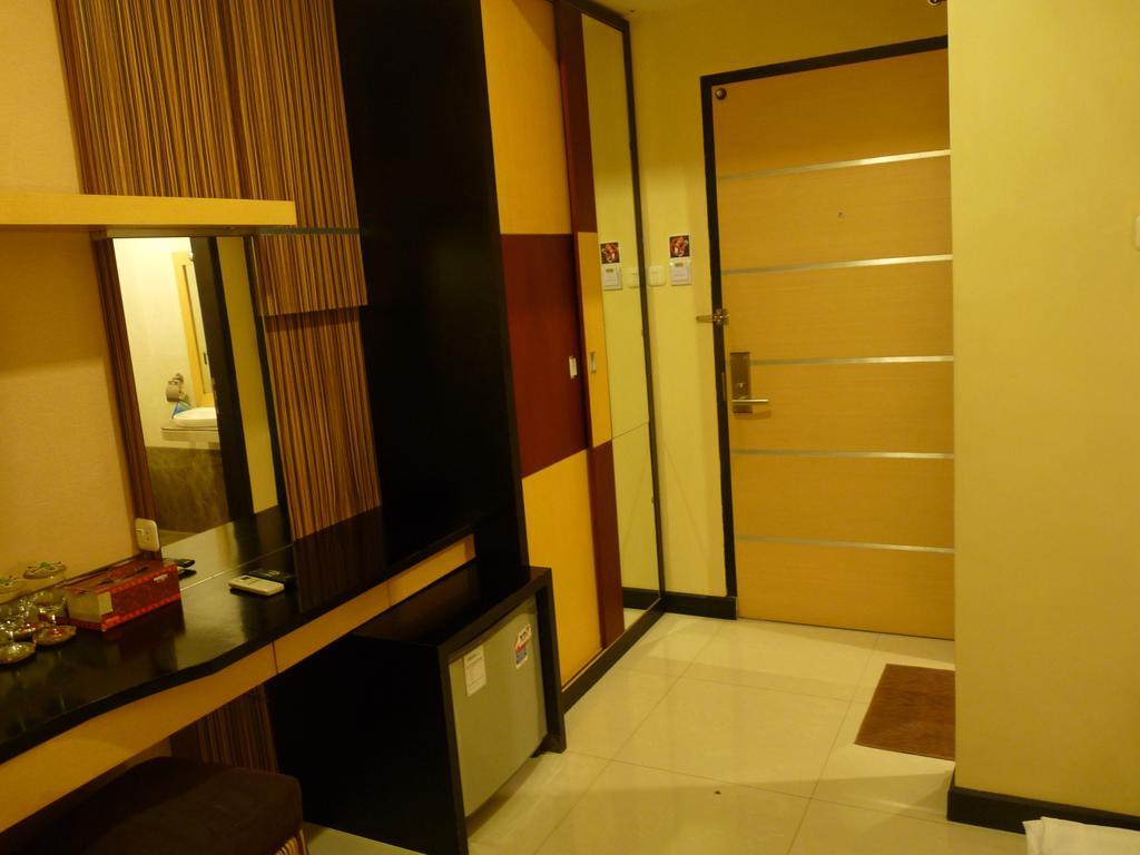 Sumber Ria Hotel Gorontalo Habitación foto