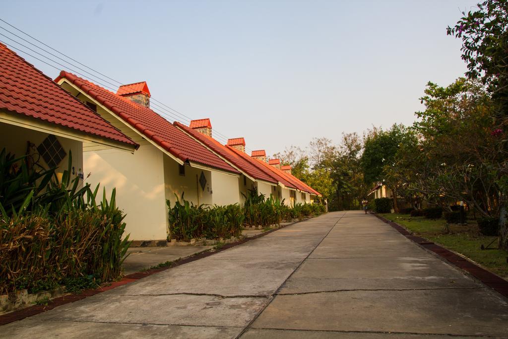 Ratchapreuk Resort Kalasin Exterior foto