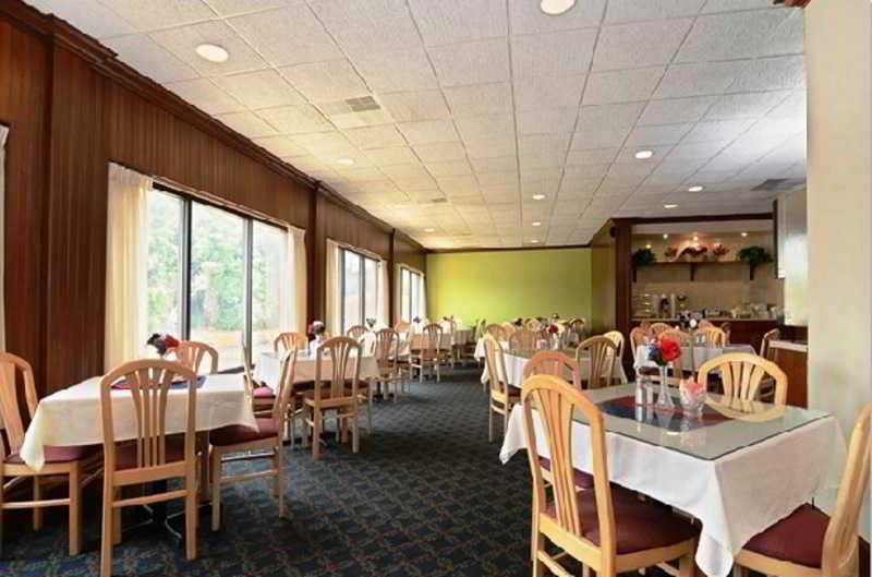 Quality Inn & Conference Center Akron Restaurante foto