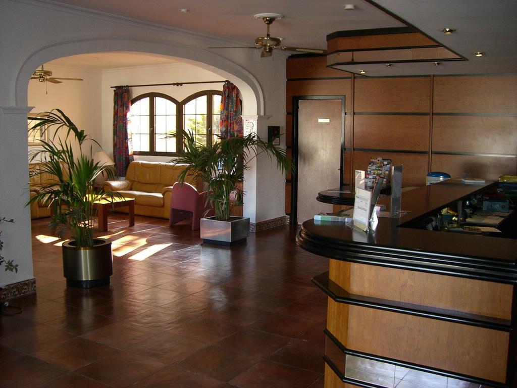 Bahia Park Hotel Cala En Porter  Interior foto