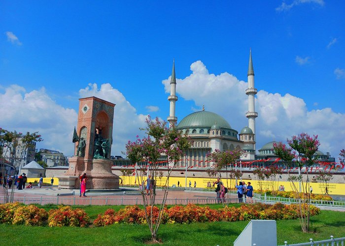 Taksim Square photo