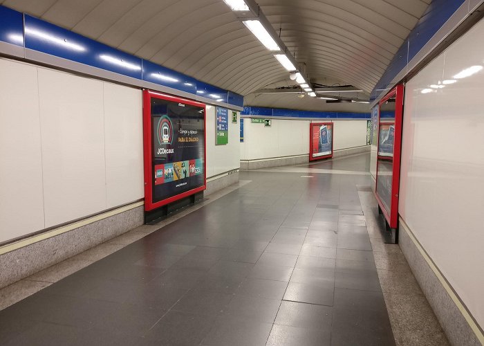 Cuatro Caminos Station photo