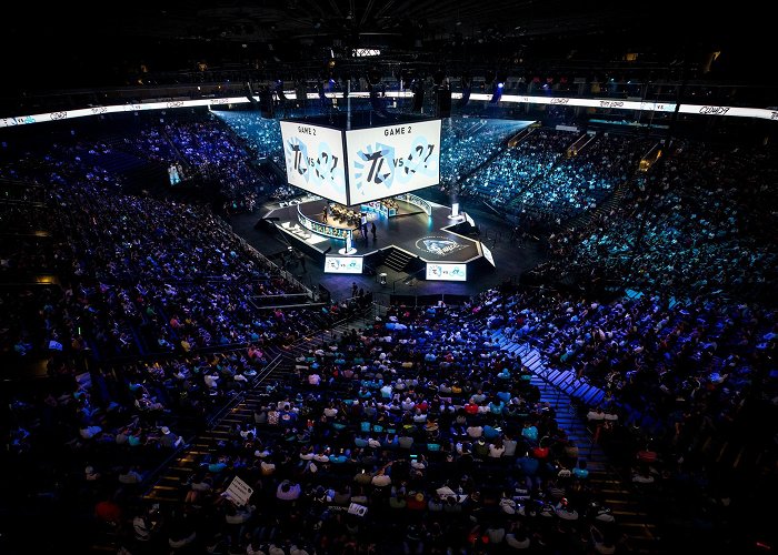 Palacio Vistalegre Arena LCS Summer Finals on Twitch: 17.8% Increase in Total Hours Watched ... photo