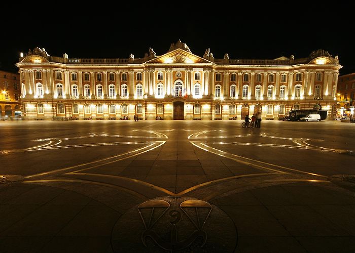 Place du Capitole Place du Capitole - Toulouse - Arrivalguides.com photo