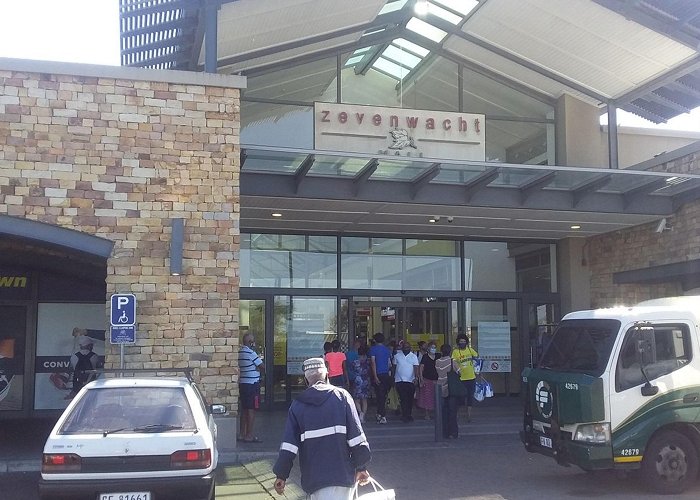 Zevenwacht Mall Robbers hit Zevenwacht Mall jewellery store - Northern News photo