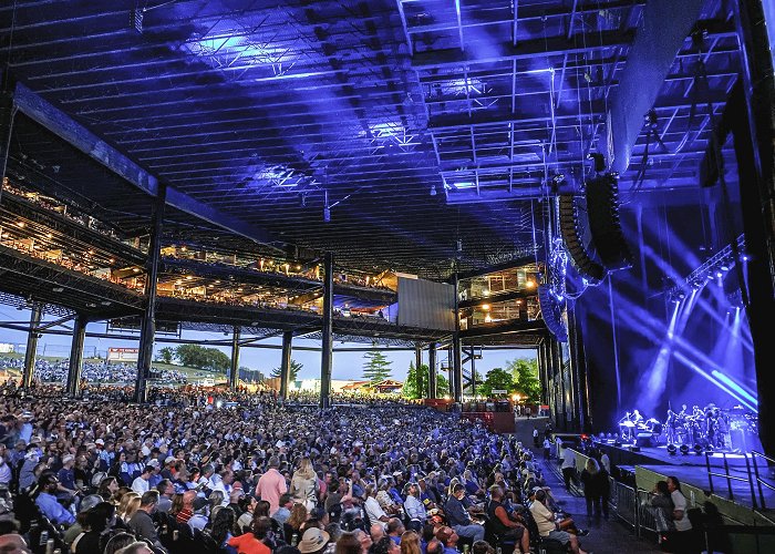 Hollywood Casino Amphitheatre Hollywood Casino Amphitheatre in Tinley Park Is Getting a New Name ... photo