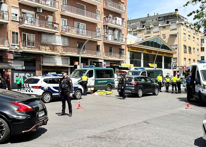 Alto de Extremadura Dos personas mueren atropelladas en el Paseo de Extremadura de ... photo