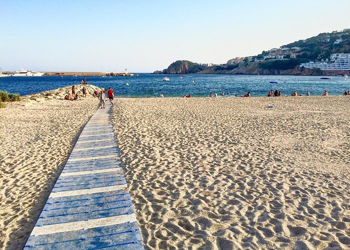 Museo D'historia de la Ciutat Visita Playa de Sant Feliu de Guíxols en Cataluña - Tours ... photo