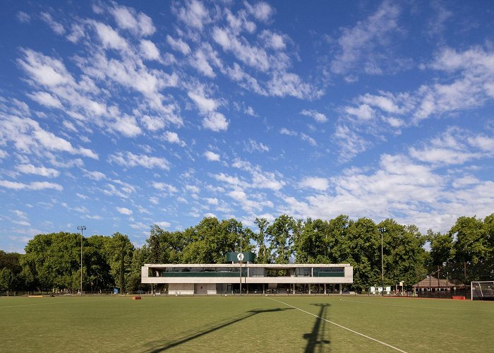 Rosario Jockey Club  Hockey Changing Rooms / Estudio Martin Elias Arquitecto | ArchDaily photo