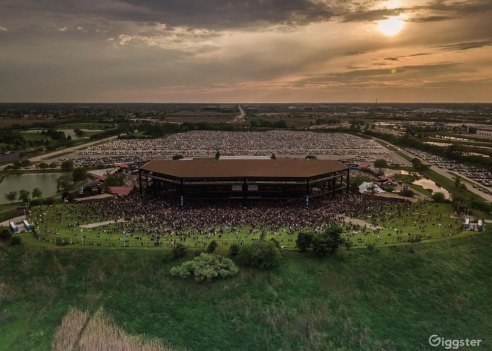 Hollywood Casino Amphitheatre Massive Outdoor Music Venue | Rent this location on Giggster photo