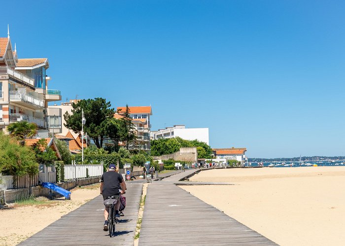 Espace Culturel Jean de Joigny Visita Arcachon: El mejor viaje a Arcachon, Nueva Aquitania, del ... photo