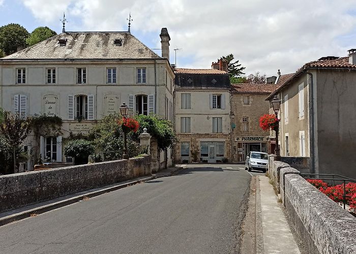 Verteuil-sur-Charente photo