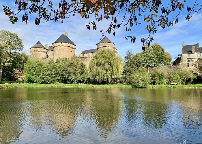 Lassay-les-Chateaux photo