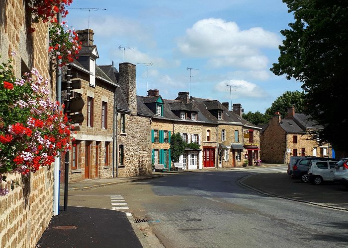 Lassay-les-Chateaux photo