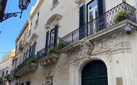 Palazzo Rollo Bed and Breakfast Lecce Exterior photo