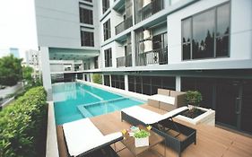 Park 19 Residencia Aparthotel Bangkok Exterior photo