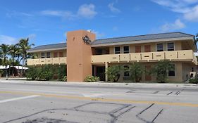 Curtis Inn & Suites Hollywood Exterior photo