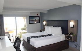 La Quinta Inn & Suites By Wyndham Oceanfront Daytona Beach Exterior photo