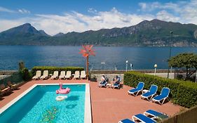 Hotel Caribe Brenzone sul Garda Exterior photo