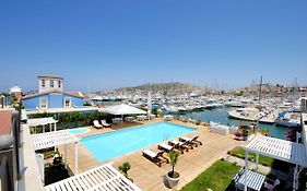 Cesme Marina Konukevi Albergue Exterior photo