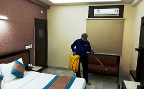 Hotel Sundeep Inn Nueva Delhi Exterior photo
