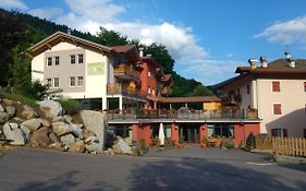 Alpen Garten Hotel Margherita Rumo Exterior photo