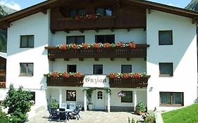 Hotel Haus Enzian Sankt Leonhard im Pitztal Exterior photo