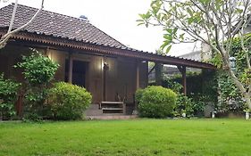 Ngomah Tentrem Villa Yogyakarta Exterior photo