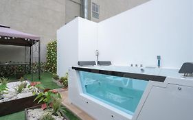 Exclusive Penthouse With Private Rooftop Jacuzzi By Globalstay Lima Exterior photo
