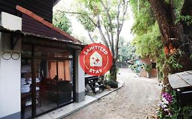 Oyo 554 Old Town Boutique Hostel Lampang Exterior photo