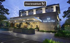 Hotel Santika Mataram Exterior photo