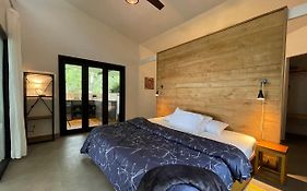 Tree Of Life Cabinas Bed and Breakfast Dominical Exterior photo