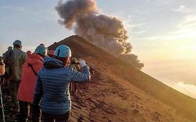 Stromboli Trekking Accommodation - Room And Excursion For 2 Included Exterior photo