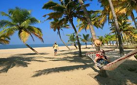 Hotel Abad Turtle Beach Mararikulam Exterior photo