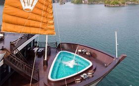 Hotel Genesis Luxury Regal Cruises Ha Long Exterior photo